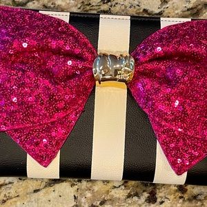 ⚡️NWOT Betsey Johnson Wristlet/Wallet